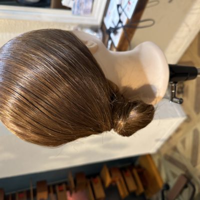 シニヨンとカチモリアレンジヘアのイメージ画像