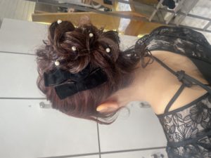 ふわふわシニヨンアレンジのメイン画像