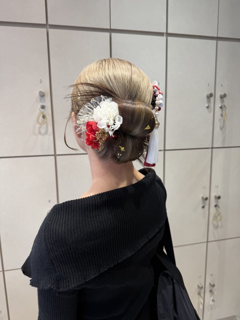 成人式前撮りヘアにオススメ◎タイトまとめスタイル！のメイン画像