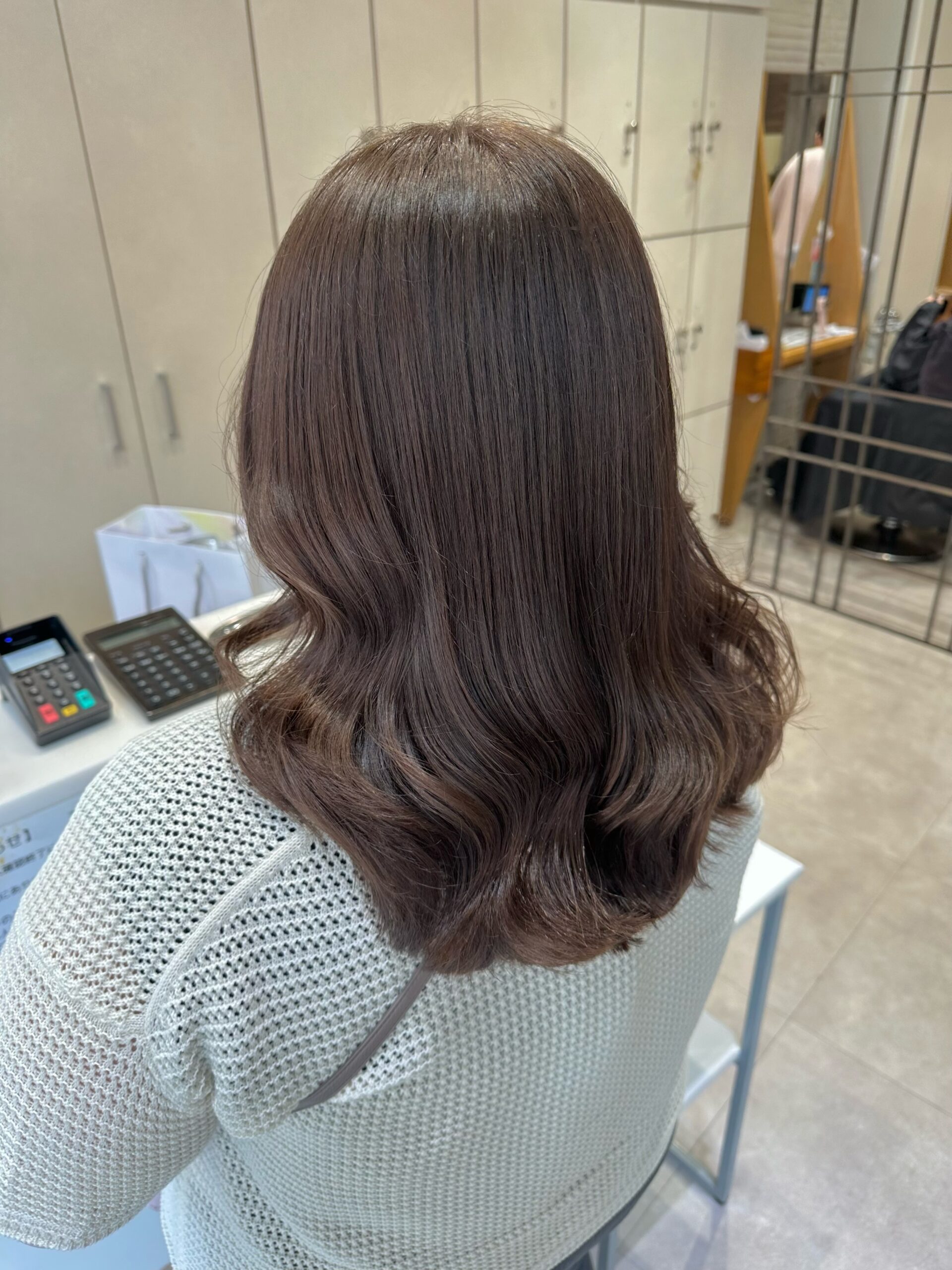 透明感たっぷりラベンダーグレージュ×柔らかウェーブ◎渡辺りんのメイン画像